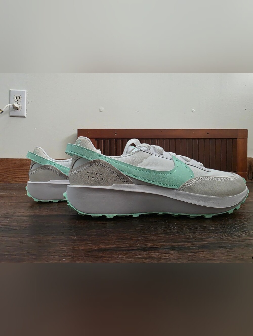 Nike Waffle Debut White Mint Foam Women's Size 10 NWOB